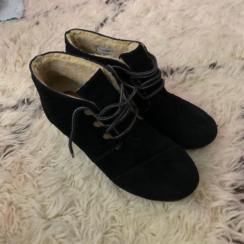 Toms quilted fur lined wedge bootie